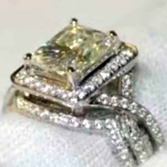 ♥️Ring set large emerald cut Zircon center stone round zircons on both bands - Picture 5 of 11